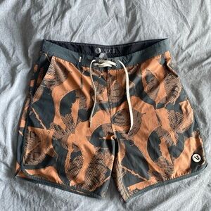 Vuori Board Shorts Mens 34 Cruise Hawaiian Swim Surf Palo Santo Deco